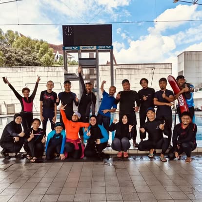 Pool training class group photo