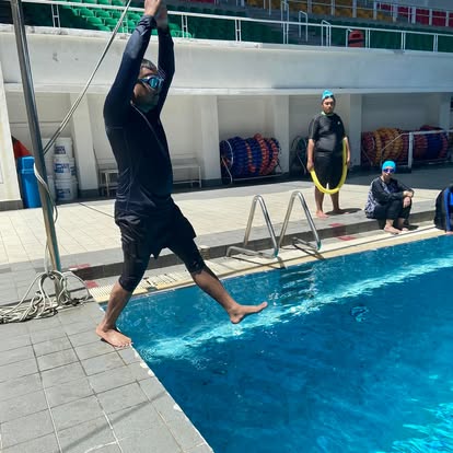 Pool entry drill during training