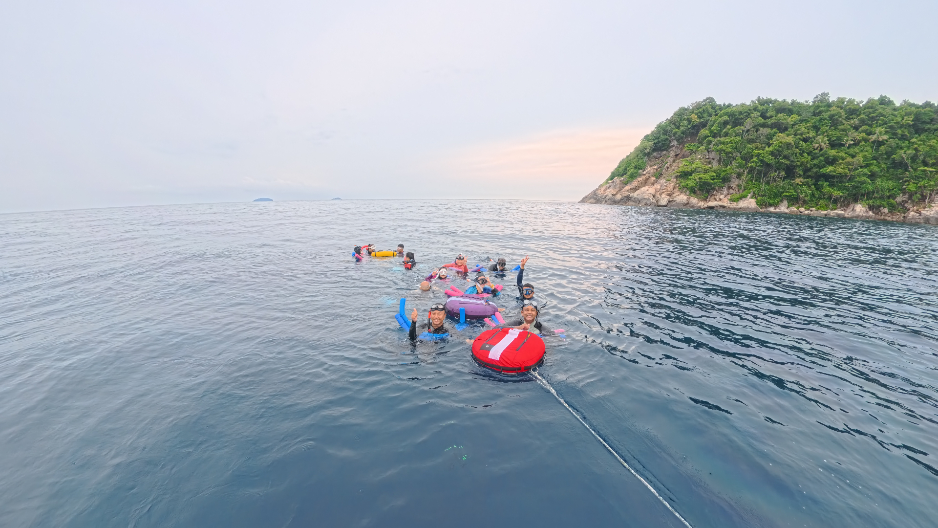 Sunrise snorkel circle off the coast