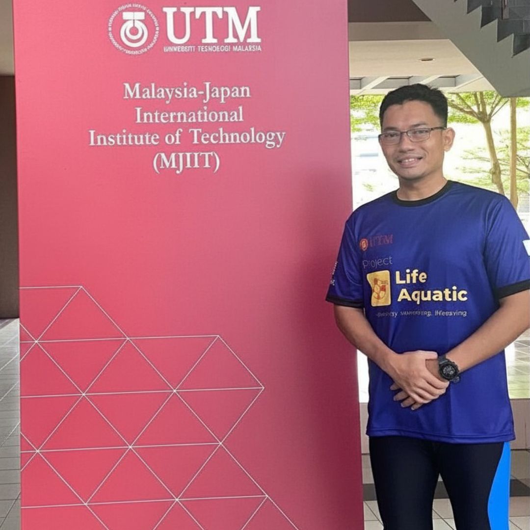 Dr. Ahmad Syaifulizan Zulkeefly in clear coastal water